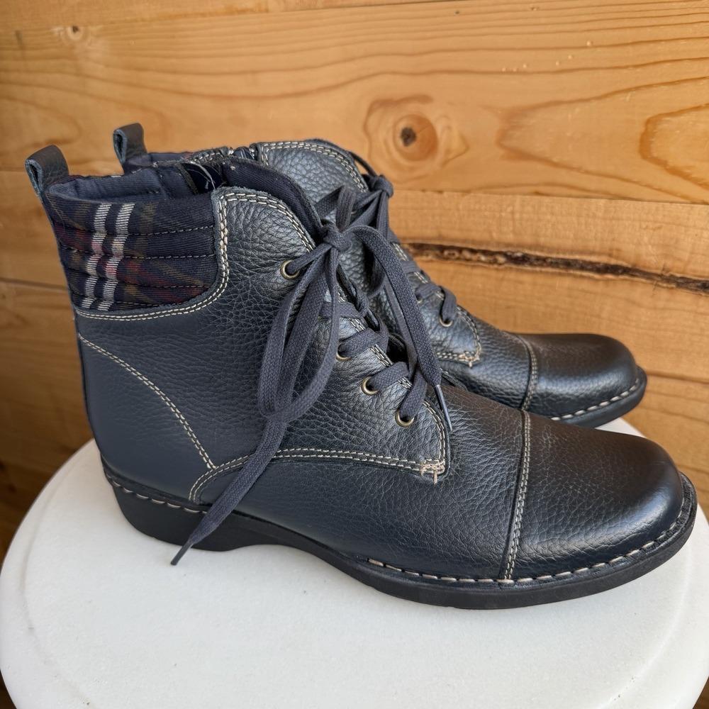Clarks Boots Womens 9.5 M Whistle Bea Lace Up Ankle Bootie Black Leather Grunge